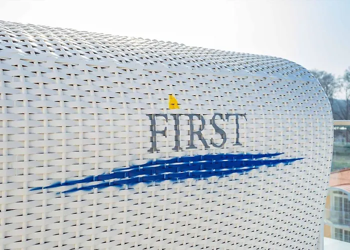 At Im First شقة